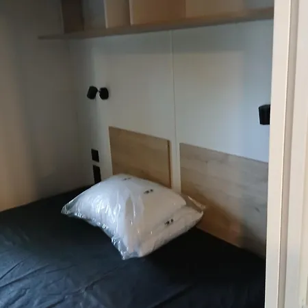 Mobil-home 244 *